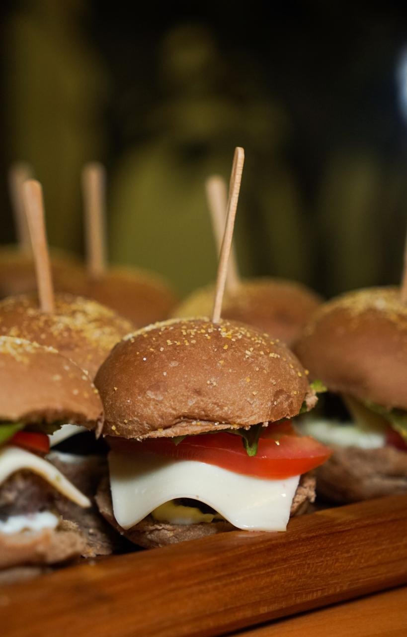 Mini hambúrgueres artesanais